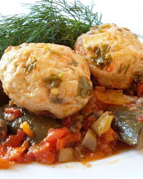 Рыбно-грибные тефтельки, запеченные с овощами