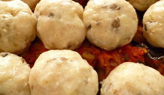 рыбно-грибные тефтельки, запеченные с овощами