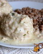 Тефтели-ежики из семги в сметанном соусе