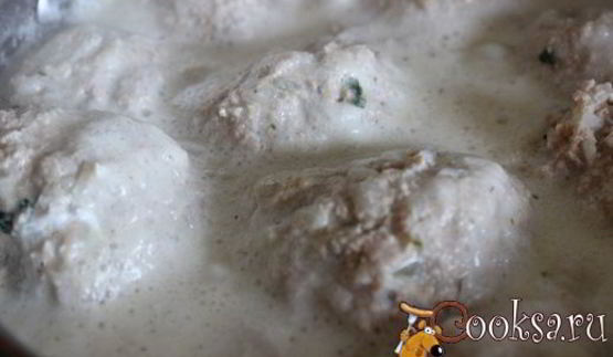 тефтели-ежики из семги в сметанном соусе