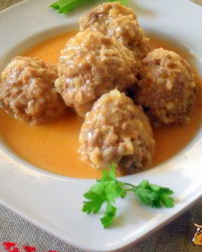 Тефтели ежики в сметанно-томатном соусе