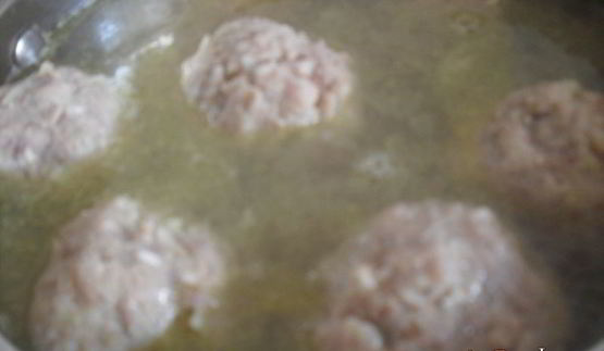 тефтели ежики в сметанно-томатном соусе