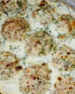 Тефтели из курицы и гречки в соусе