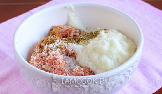 тефтели с картошкой в соусе в духовке