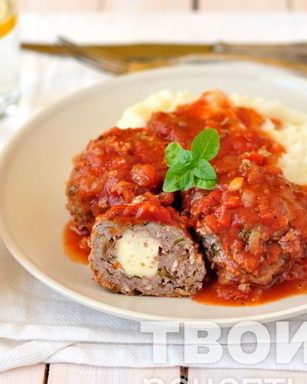 Рецепт тефтели с сырной начинкой в томатном соусе