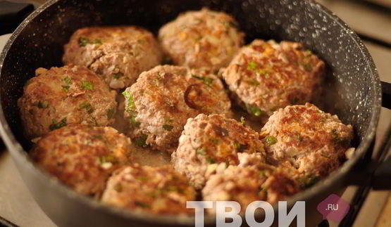 тефтели с сырной начинкой в томатном соусе