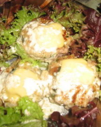 Рецепт тефтелей со шпинатом под йогуртно-сливочным соусом