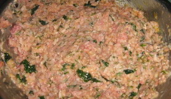 тефтели со шпинатом под йогуртно-сливочным соусом