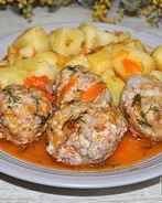 Тефтели, тушенные с картофелем