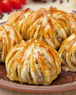 Тефтели в слоеном тесте