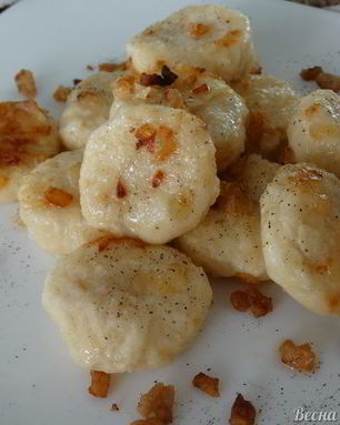 Ленивые вареники из картошки со шкварками