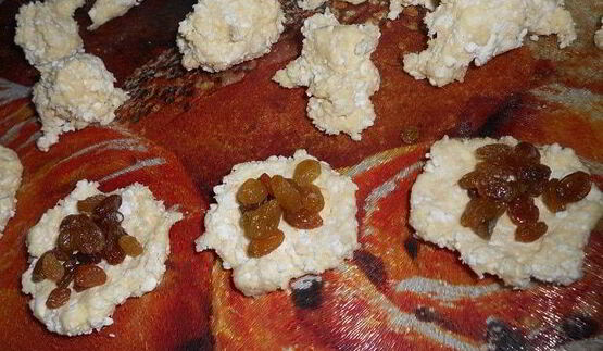 ленивые вареники с имбирем, фаршированные изюмом