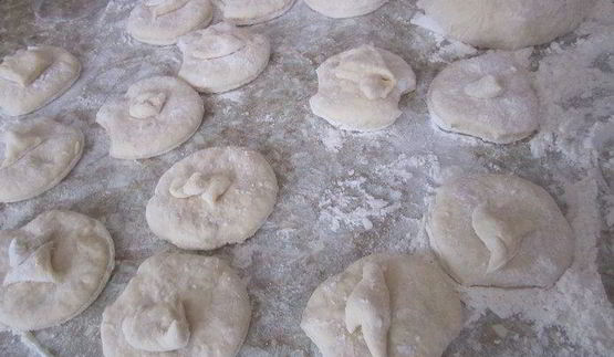 паровые вареники с вишней и клубникой