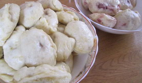 паровые вареники с вишней и клубникой