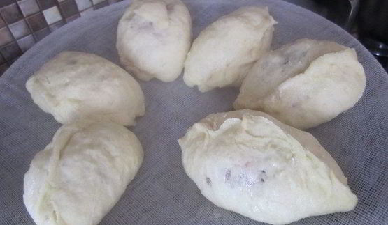 паровые вареники с вишней и клубникой