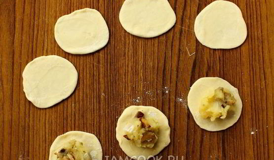 вареники с картошкой и лесными грибами