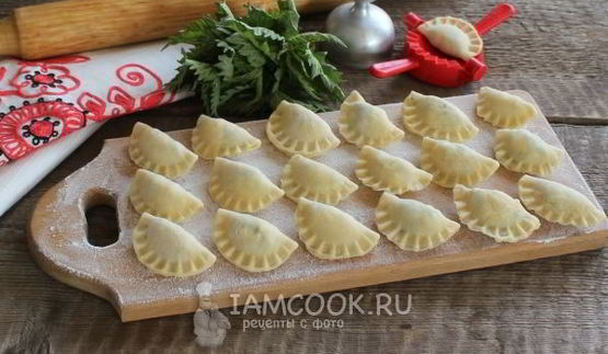 вареники с крапивой, творогом и сыром