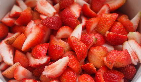 заварные вареники с клубникой и шоколадом