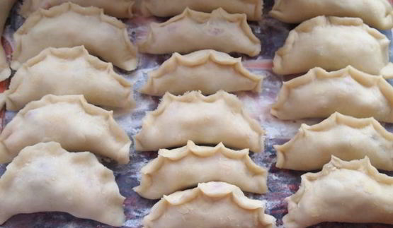 заварные вареники с клубникой и шоколадом