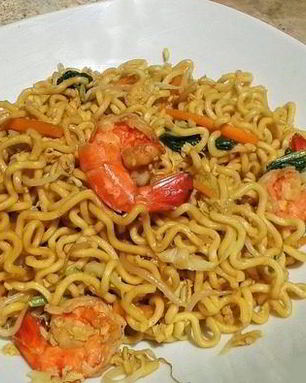 Яичная лапша с овощами