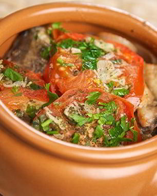 Домашнее жаркое из свинины в горшочке