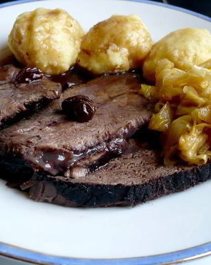 Квашеное жаркое с клецками и глазированной капустой Мясо моей мечты