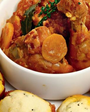 Жаркое из курицы с булочками