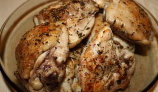 жаркое из курицы с изюмом в горшочках