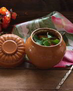 Жаркое из курицы в горшочке