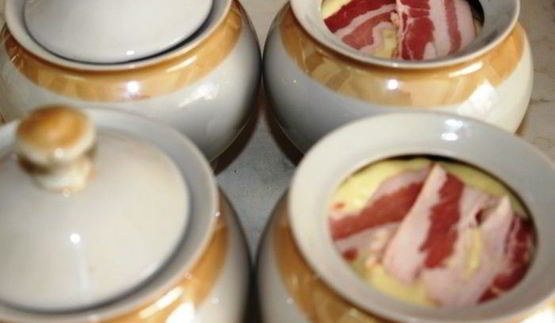 жаркое с семгой и беконом в горшочке