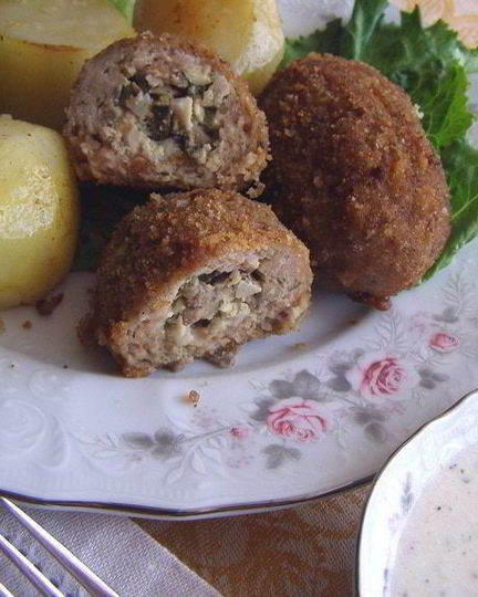 Рецепт куриных зраз с грибами под сметанно-сливочным соусом