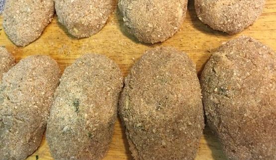 куриные зразы со шпинатом и яйцом