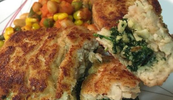 куриные зразы со шпинатом и яйцом