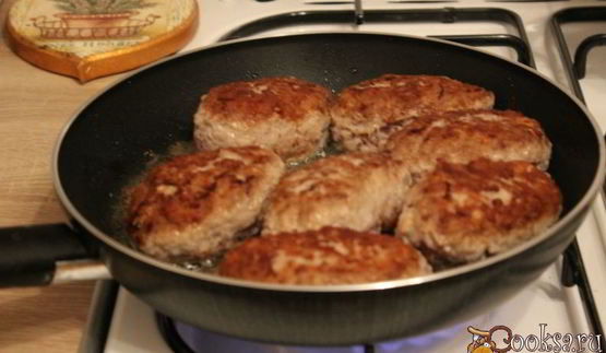 мясные зразы с сыром и сливочным маслом