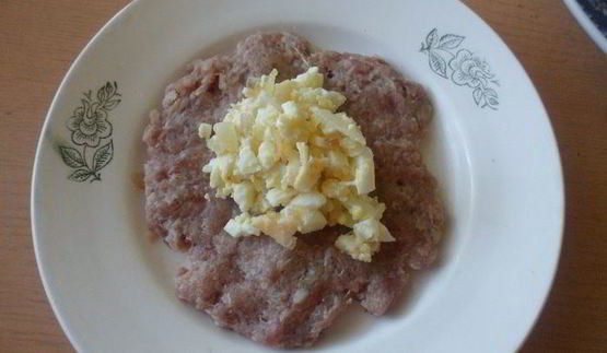 зразы с яично-сырной начинкой