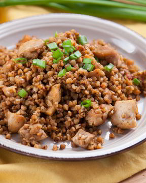 Гречка по-купечески с курицей и зеленым луком