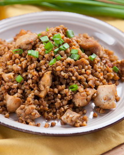 Рецепт гречки по-купечески с курицей и зеленым луком