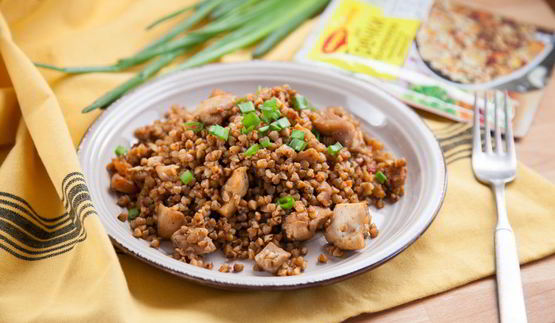 гречка по-купечески с курицей и зеленым луком