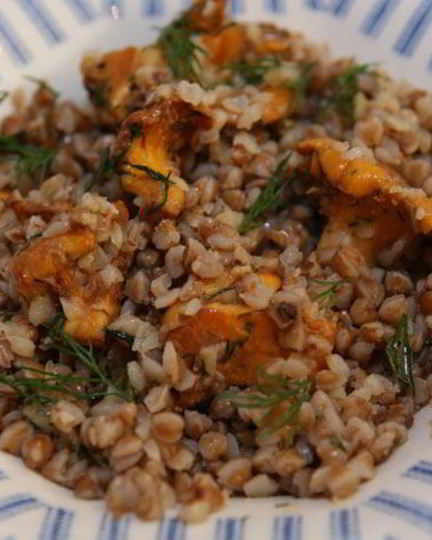 Рецепт гречки с грибами, луком и укропом