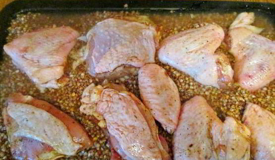 гречка с курицей под сметанно-грибным соусом