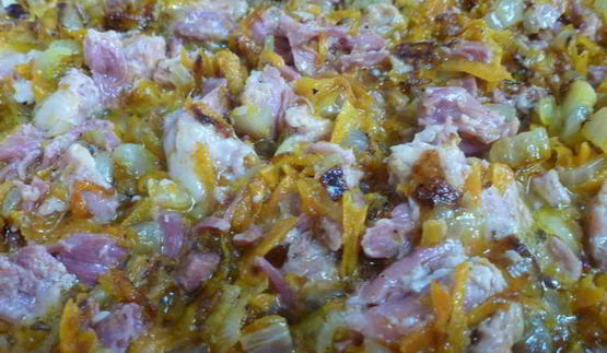 гречка с овощами и мясной тушенкой