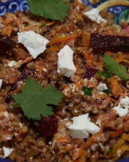 Рецепт гречки с овощами, козьим сыром и белым вином