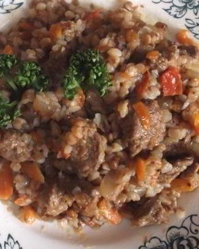 Гречка с тушенкой и луком