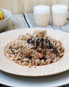 Гречневая каша с мясом и грибами в мультиварке