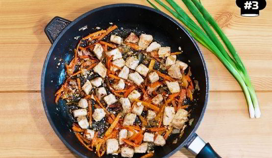 зеленая гречка со свининой и грибами