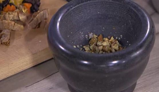 каша из киноа с орехами и сухофруктами