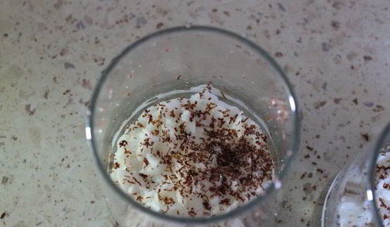 каша из рисовых хлопьев с вишневым желе