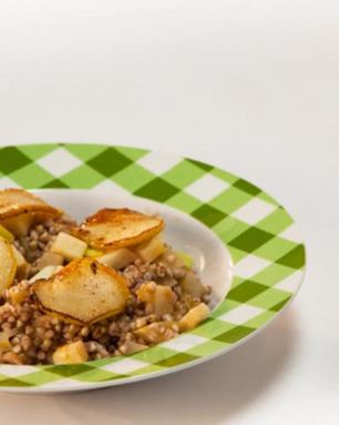 Каша из зеленой гречи с яблоком и тархун