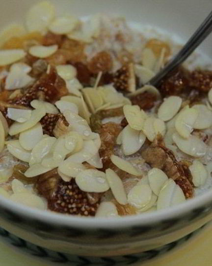 Рецепт каши с отрубями, миндалем и сухофруктами