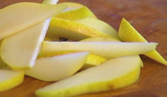 кукурузная каша с грушей, изюмом и клюквой